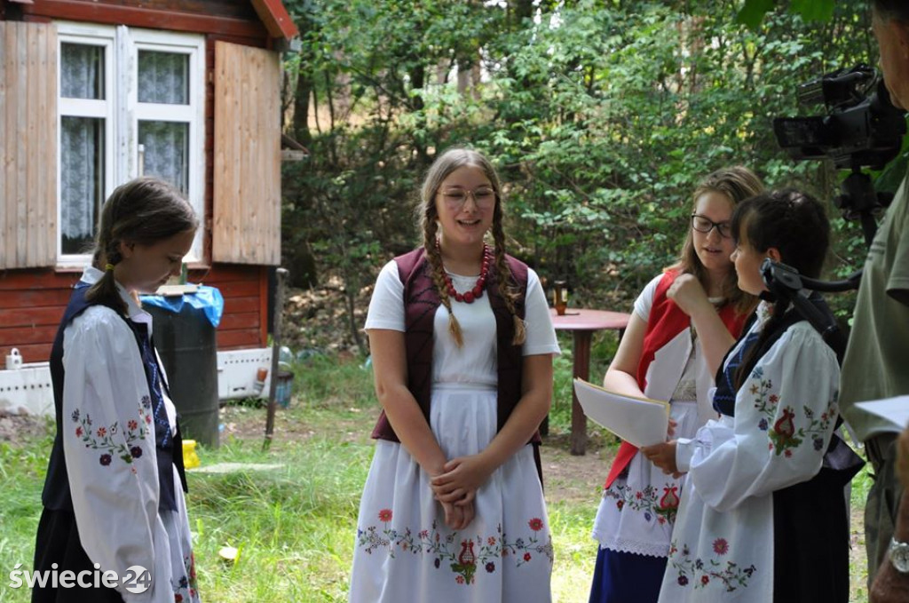Znani pisarze i uczniowie gotują w Lipinkach