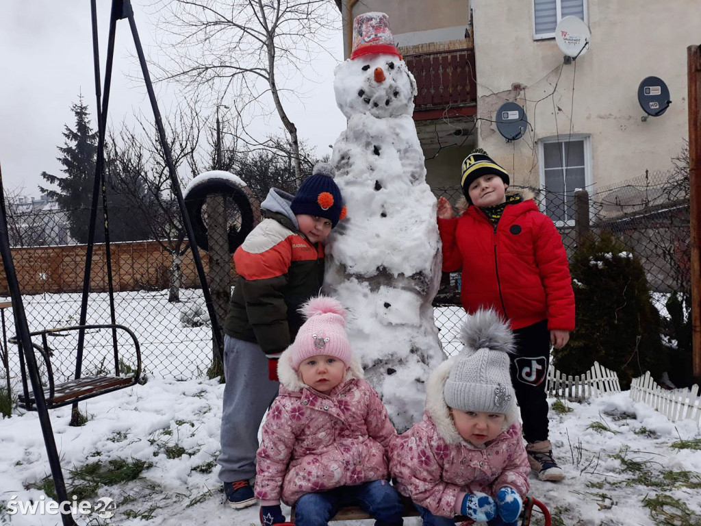 Jest śnieg to lepi się bałwany. Fotki Czytelników