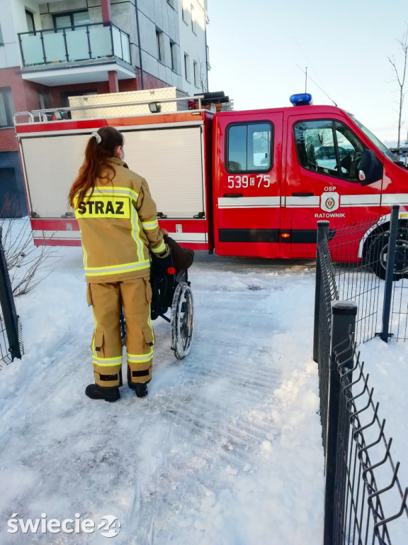 Strażacy pomagają dotrzeć na szczepienia