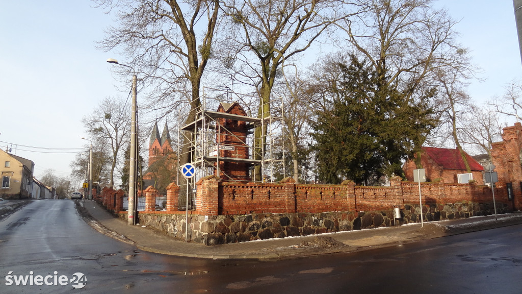 Uratują stary mur cmentarny przed zniszczeniem