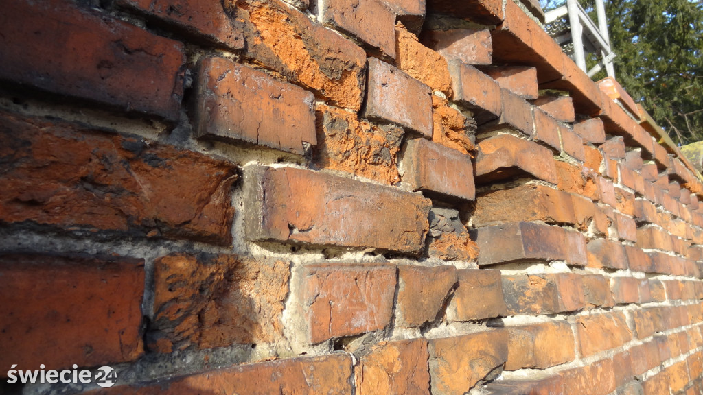 Uratują stary mur cmentarny przed zniszczeniem