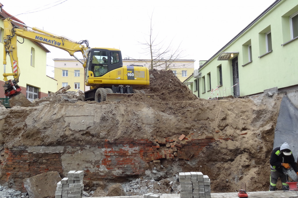 Przebudowa placu przy ZSP w Świeciu