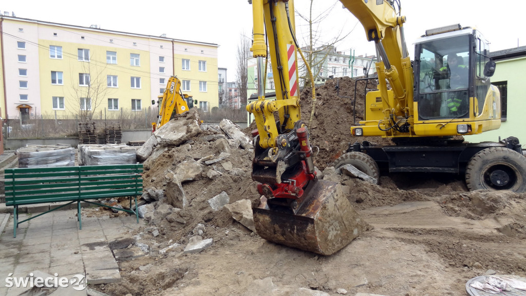 Przebudowa placu przy ZSP w Świeciu