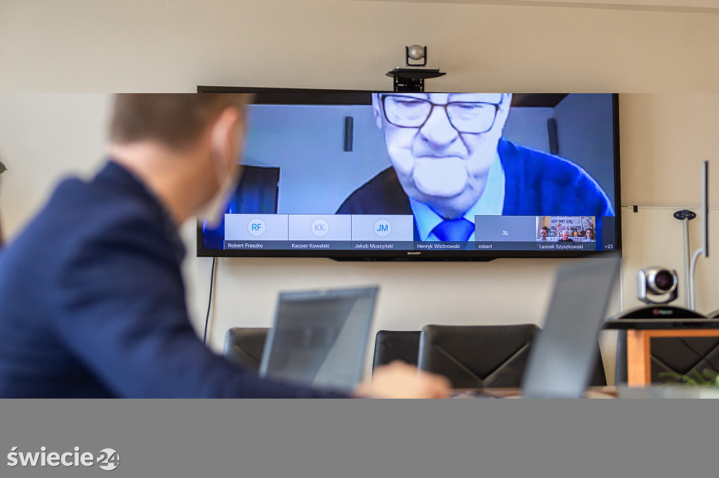 Spotkanie online z nagrodzonymi przez marszałka sportowcami