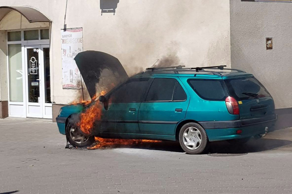 Pożar samochodu na Mariankach w Świeciu