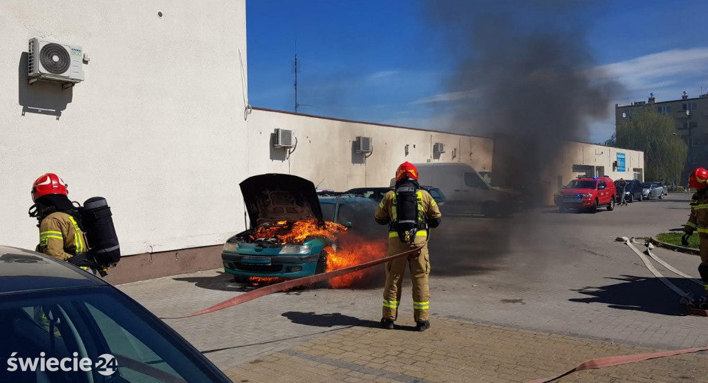 Pożar samochodu na Mariankach w Świeciu