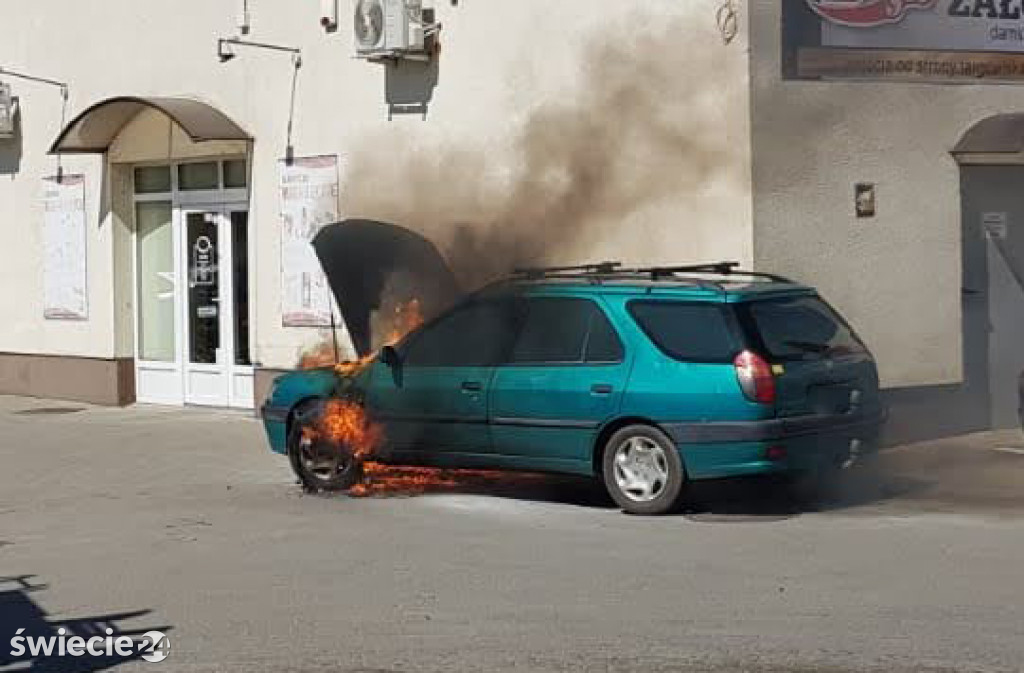 Pożar samochodu na Mariankach w Świeciu