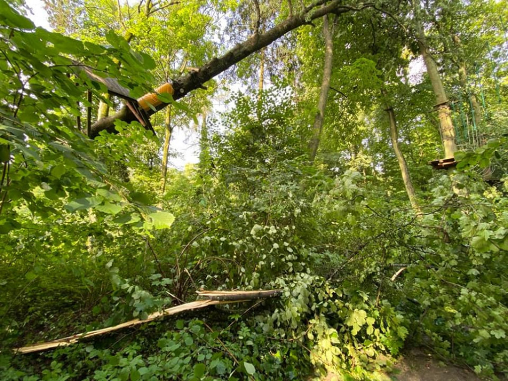 Burza zniszczyła park linowy w Rulewie
