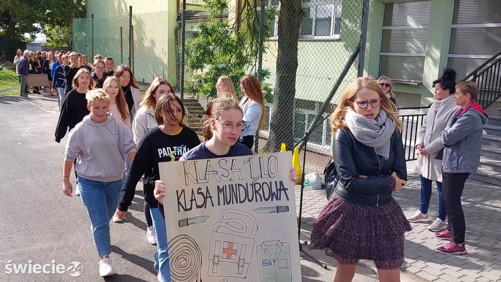 Ślubowanie pierwszoklasistów w ZSP w Świeciu