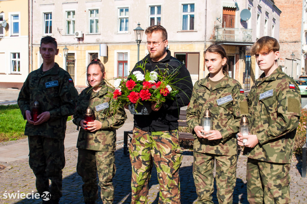 Uczniowie uczcili pamięć pomordowanych świecian