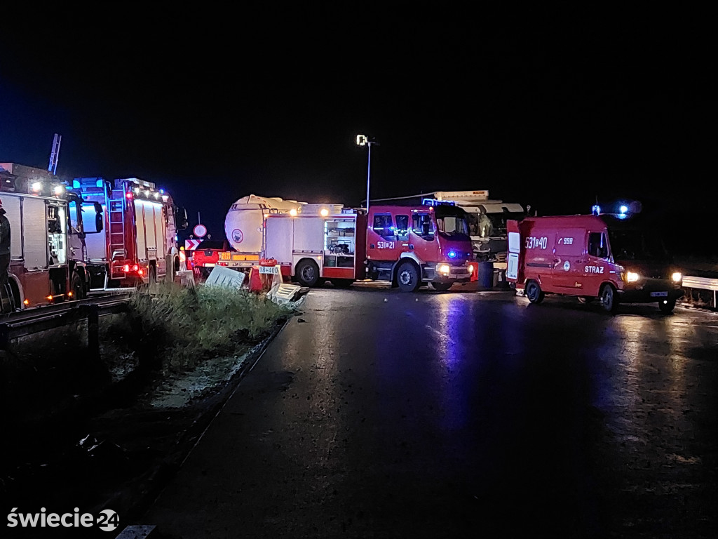 Na obwodnicy Świecia TIR uderzył w cysternę z paliwem