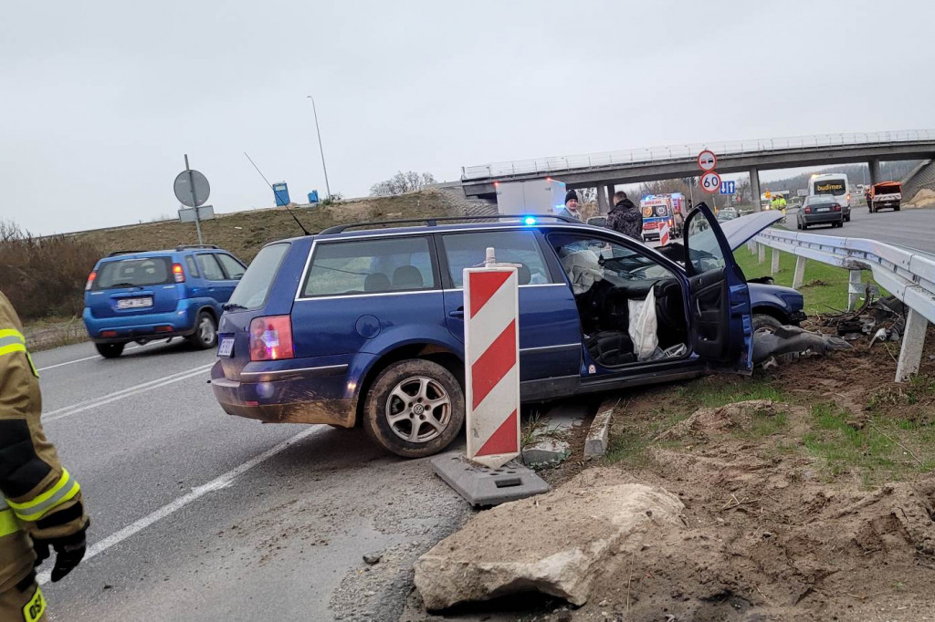 Dwie osobówki zderzyły się na obwodnicy