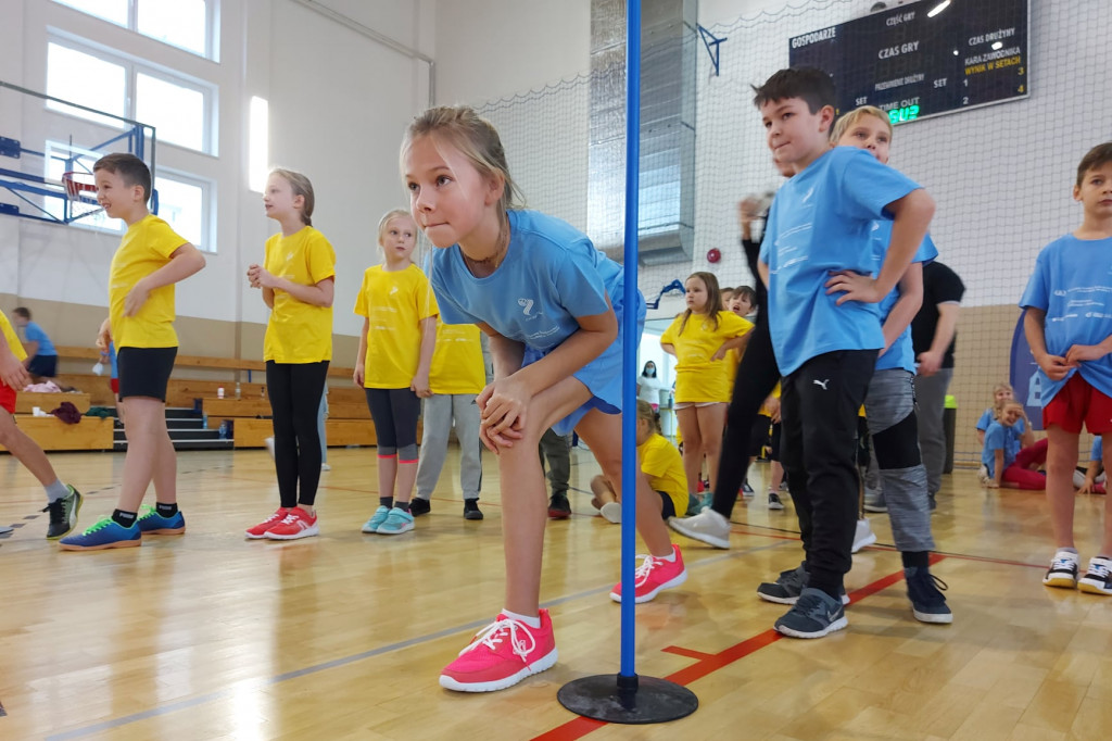 Uczniowie trenowali z mistrzyniami sportu