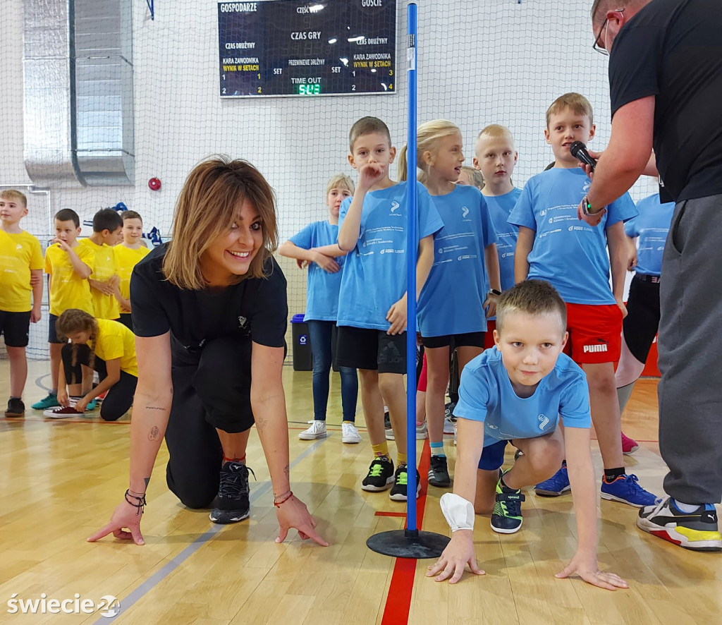 Uczniowie trenowali z mistrzyniami sportu