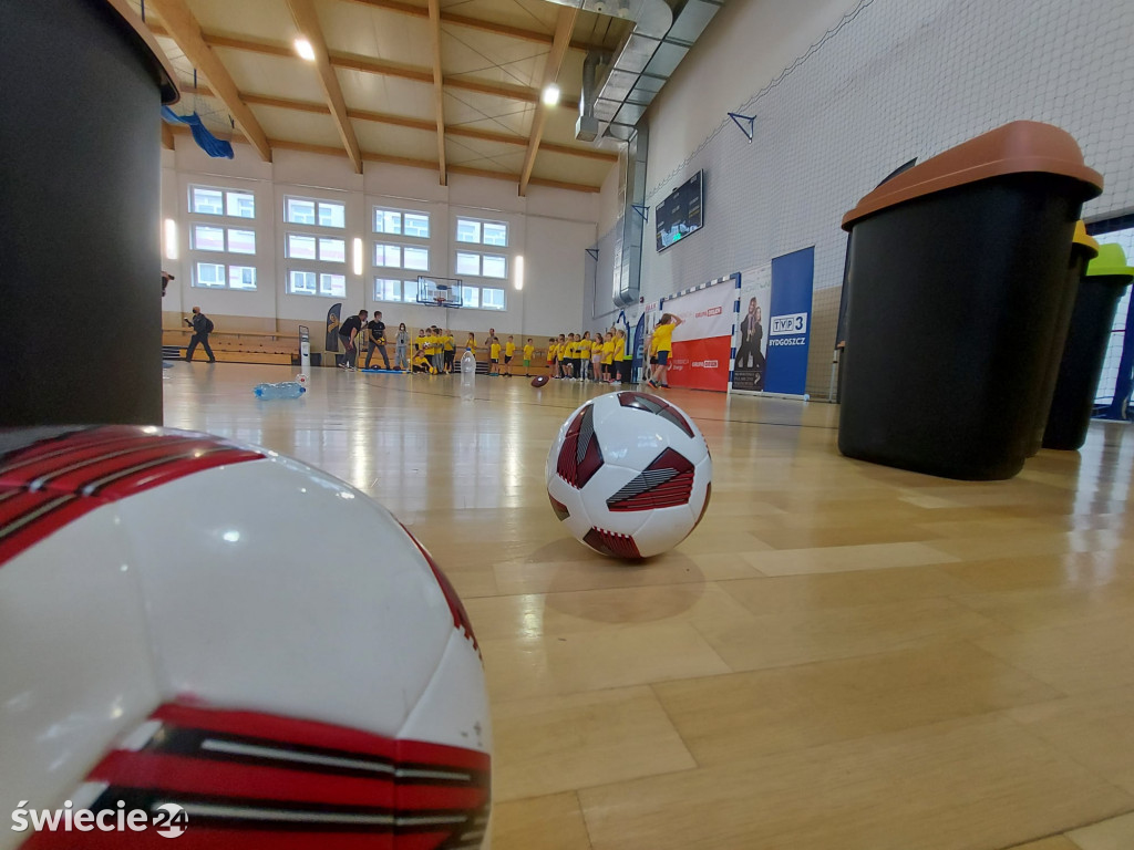 Uczniowie trenowali z mistrzyniami sportu