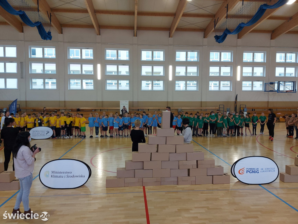 Uczniowie trenowali z mistrzyniami sportu