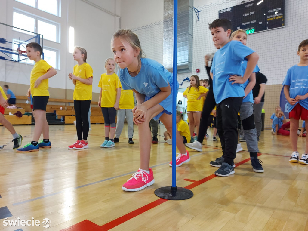 Uczniowie trenowali z mistrzyniami sportu