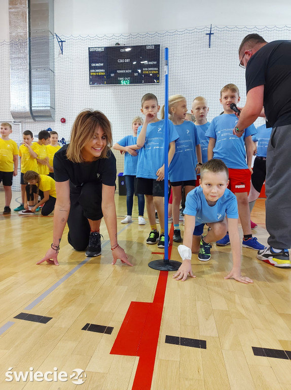Uczniowie trenowali z mistrzyniami sportu