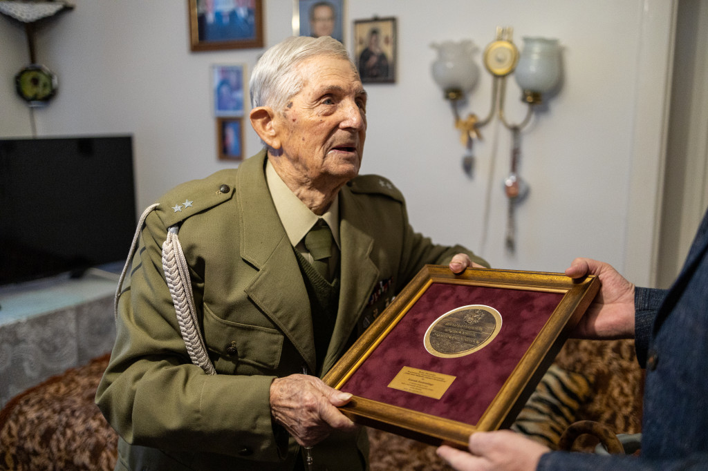 100-latek z Nowego Konrad Kuziemski odznaczony