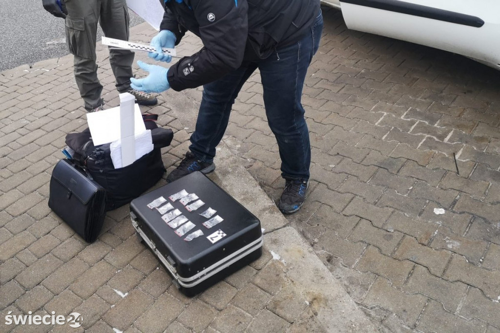 Przewoził narkotyki i zemdlał