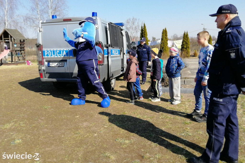 Świeccy policjanci przekazali dary dla uchodźców