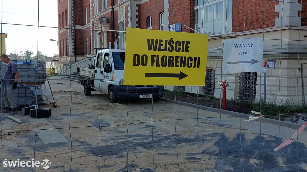 Prace przy Starym Szpitalu na ukończeniu