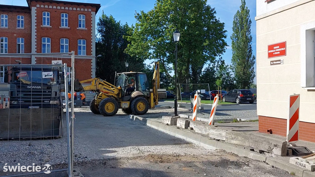 Prace przy Starym Szpitalu na ukończeniu