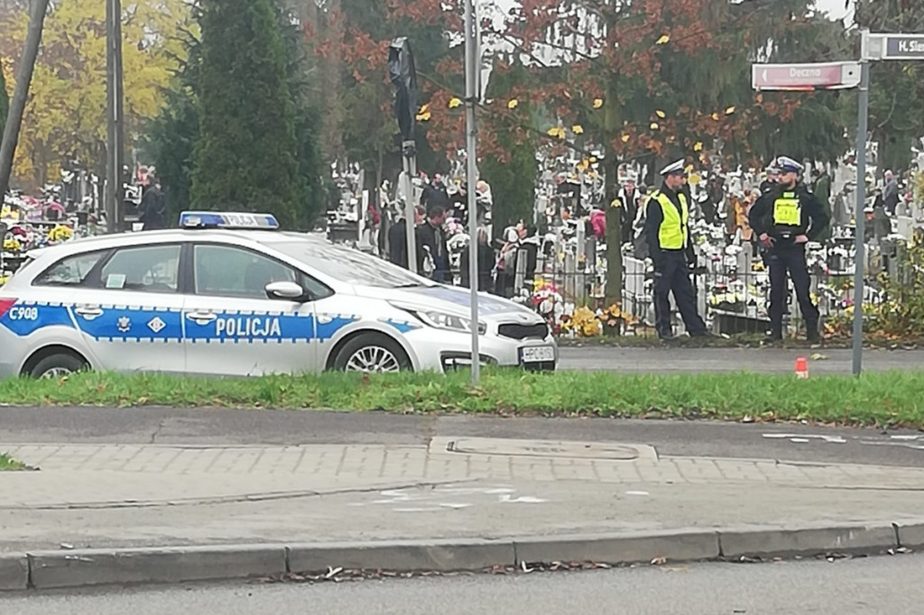Policyjna akcja przy cementarzach