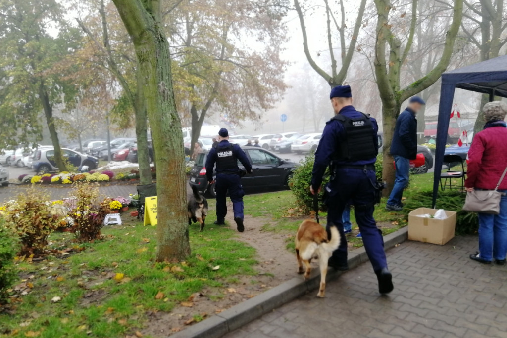 Policyjna akcja przy cementarzach