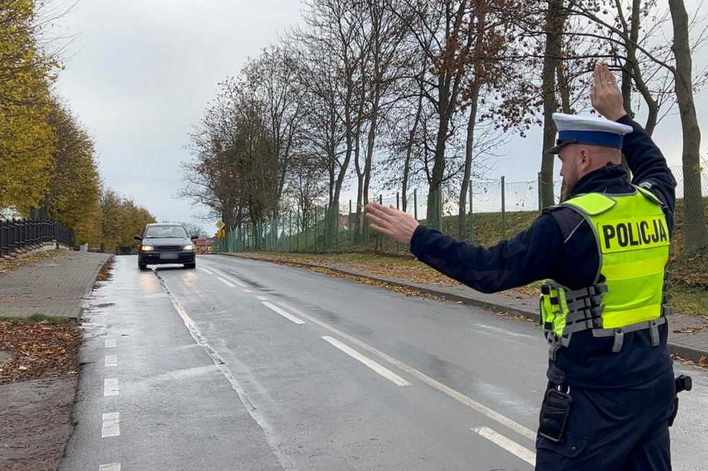 Policyjna akcja przy cementarzach