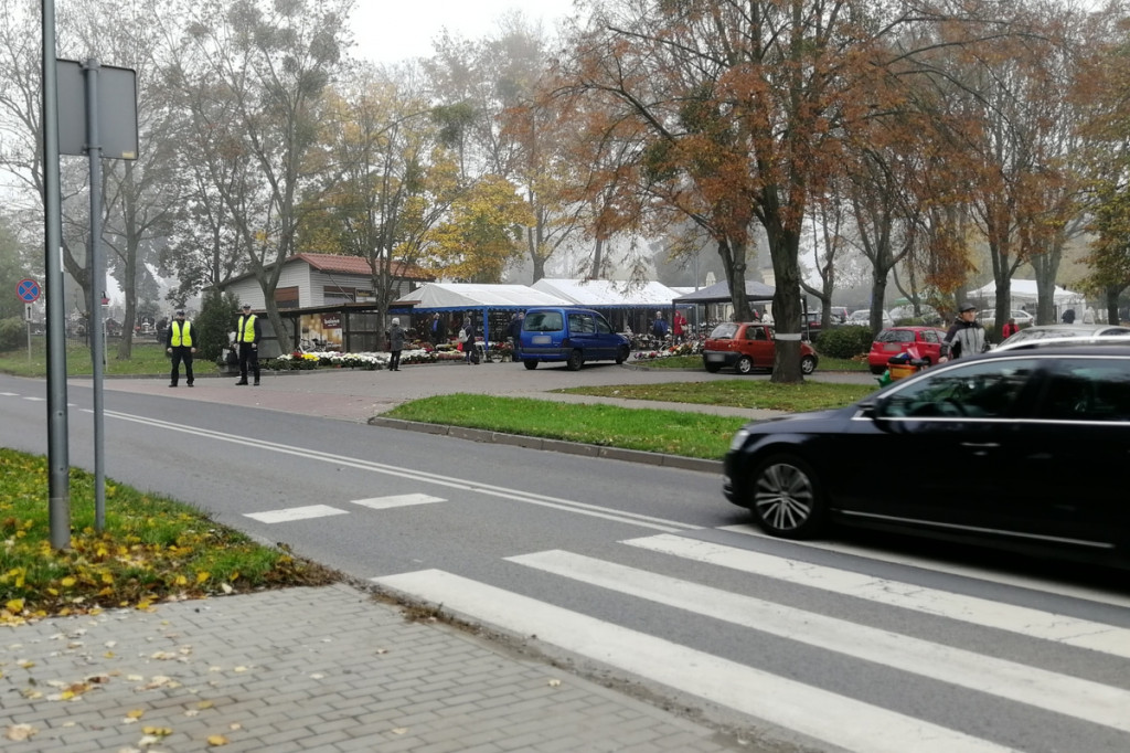 Policyjna akcja przy cementarzach
