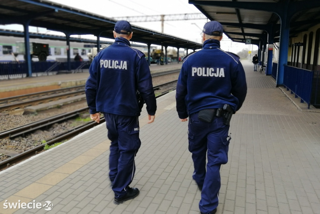 Policja sprawdza pustostany, dworce i parki