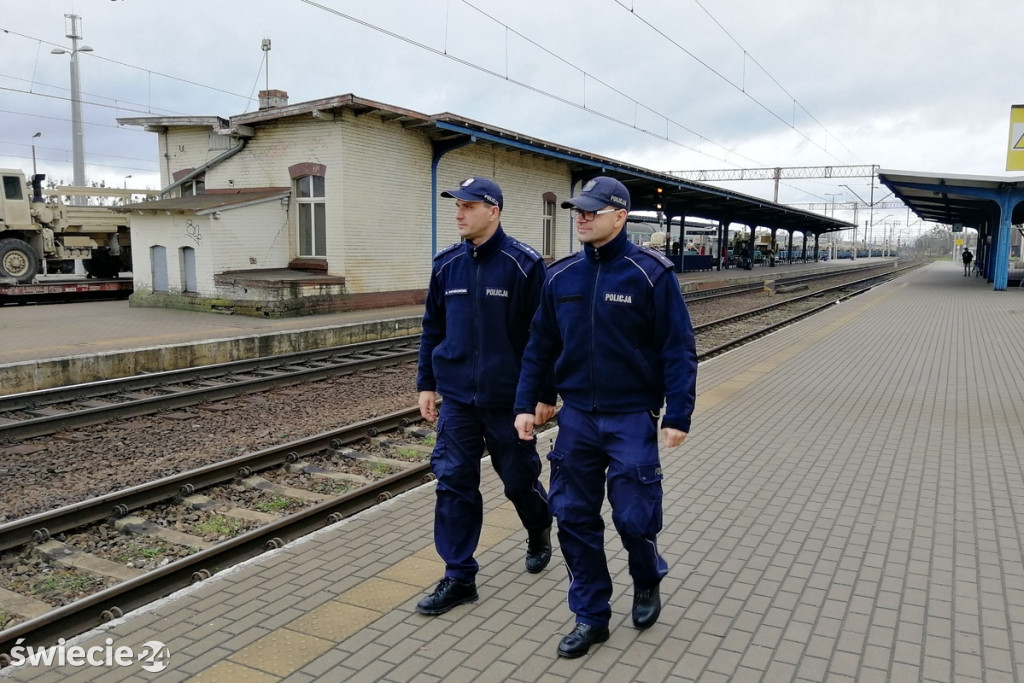 Policja sprawdza pustostany, dworce i parki