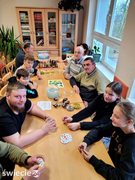 Uczniowie SP w Czaplach grali w planszówki w ŚDS