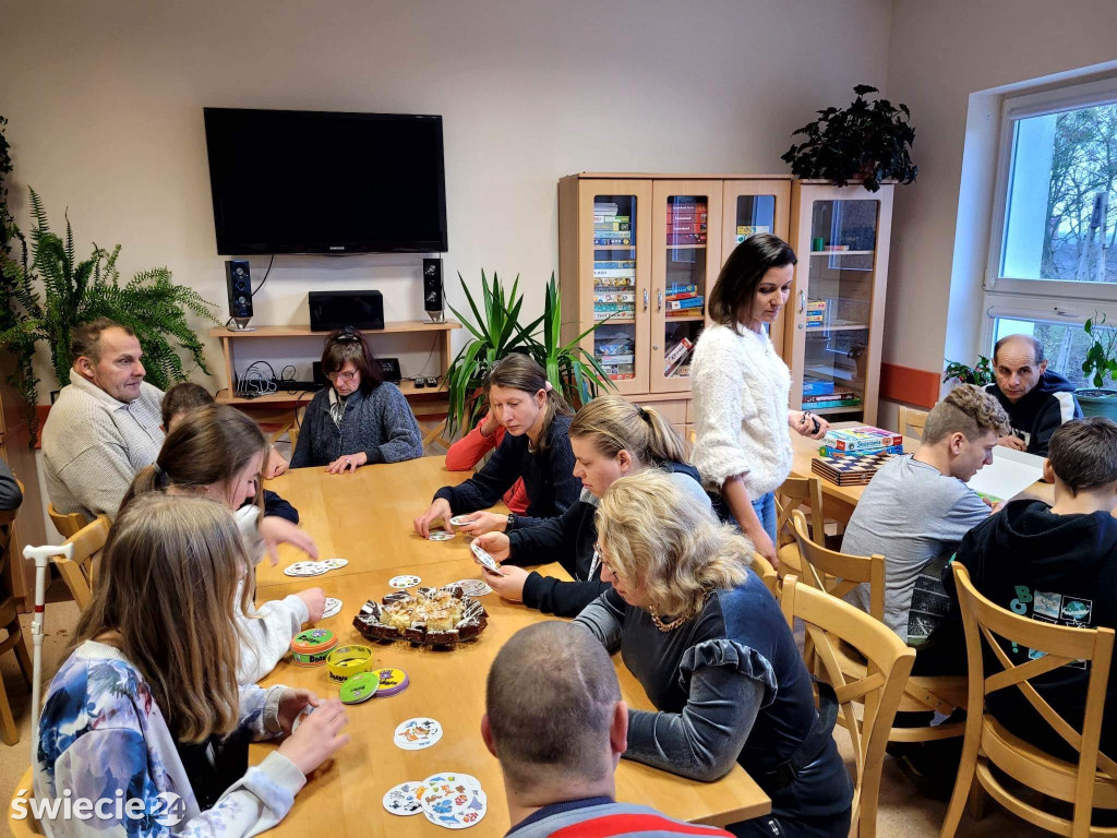 Uczniowie SP w Czaplach grali w planszówki w ŚDS