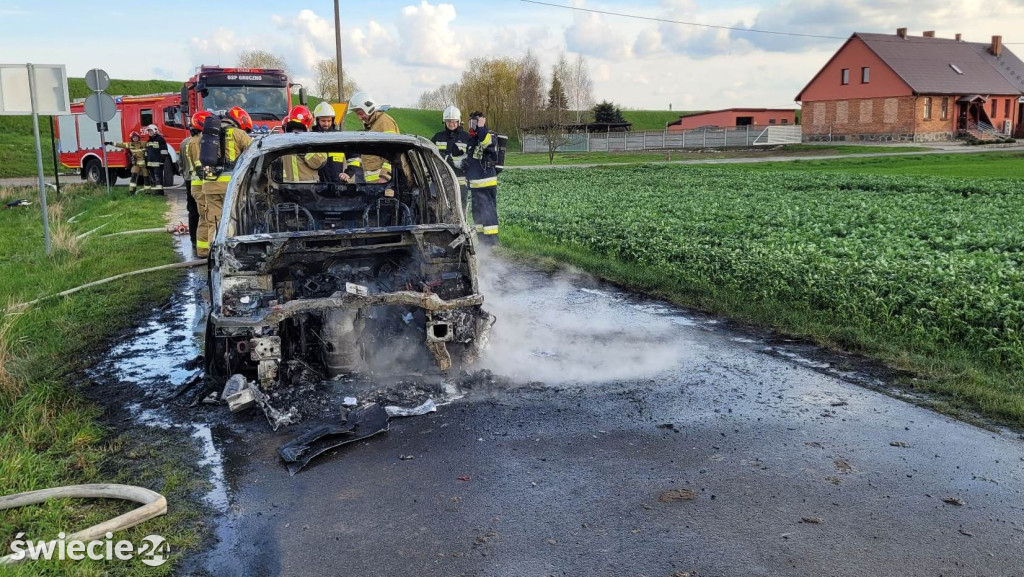 Samochód stanął w płomieniach
