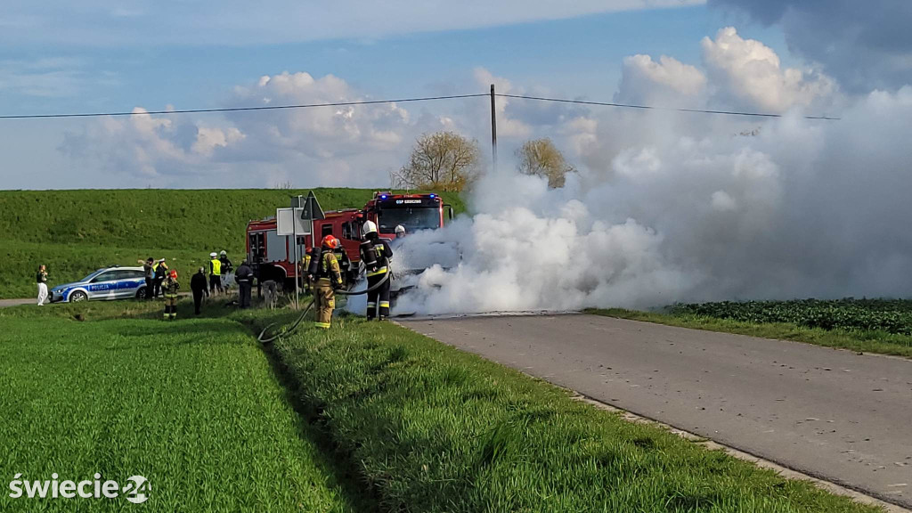 Samochód stanął w płomieniach