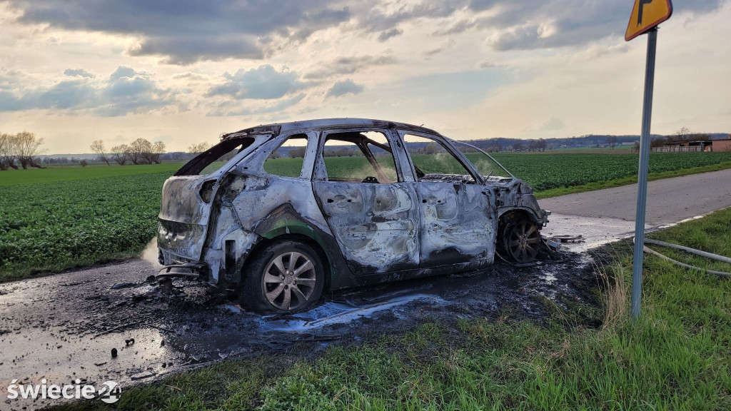 Samochód stanął w płomieniach
