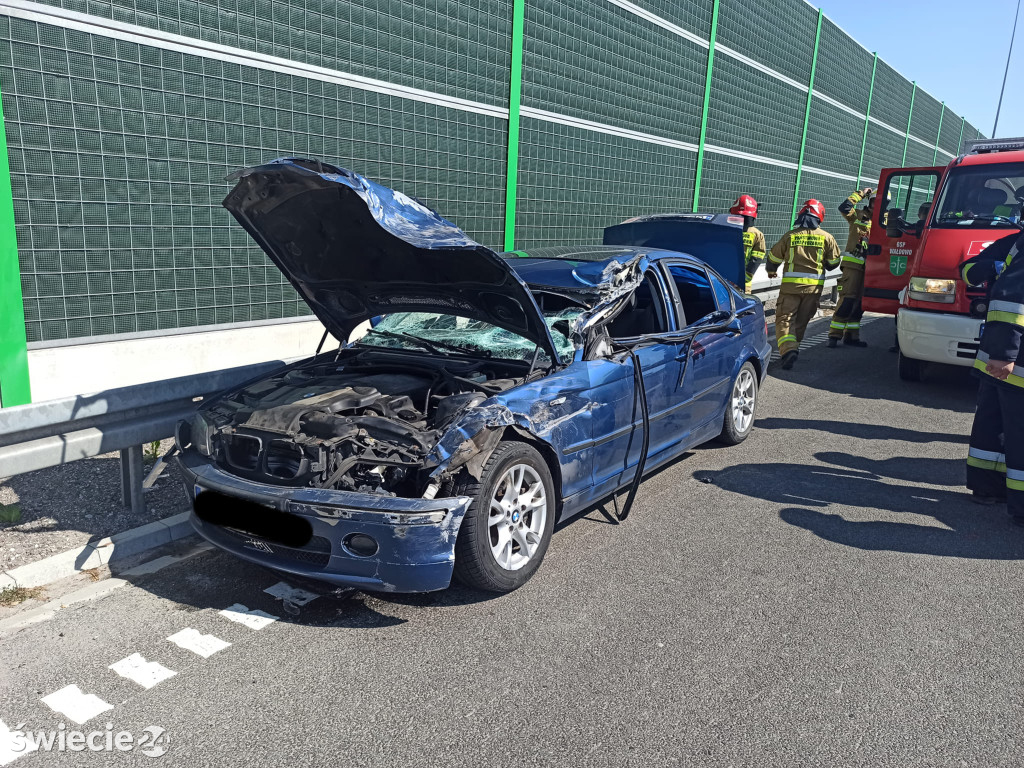 Zderzenie osobowego bmw z ciężarówką na S5