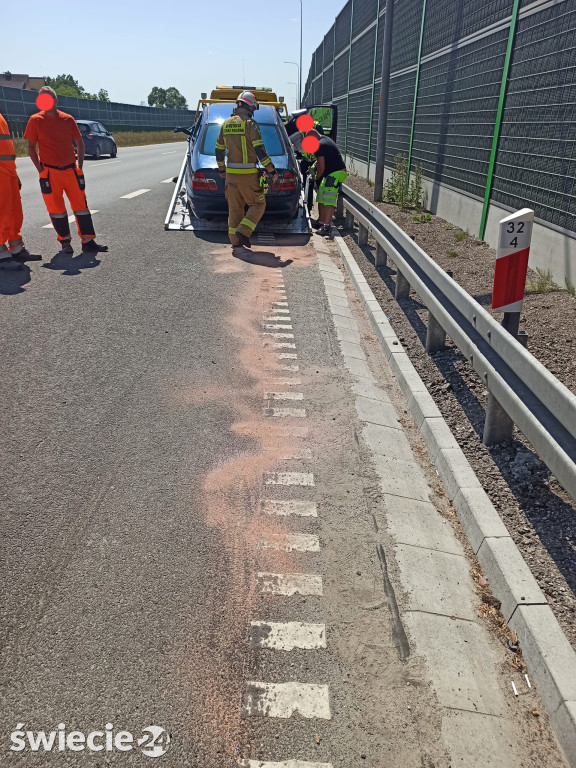Zderzenie osobowego bmw z ciężarówką na S5