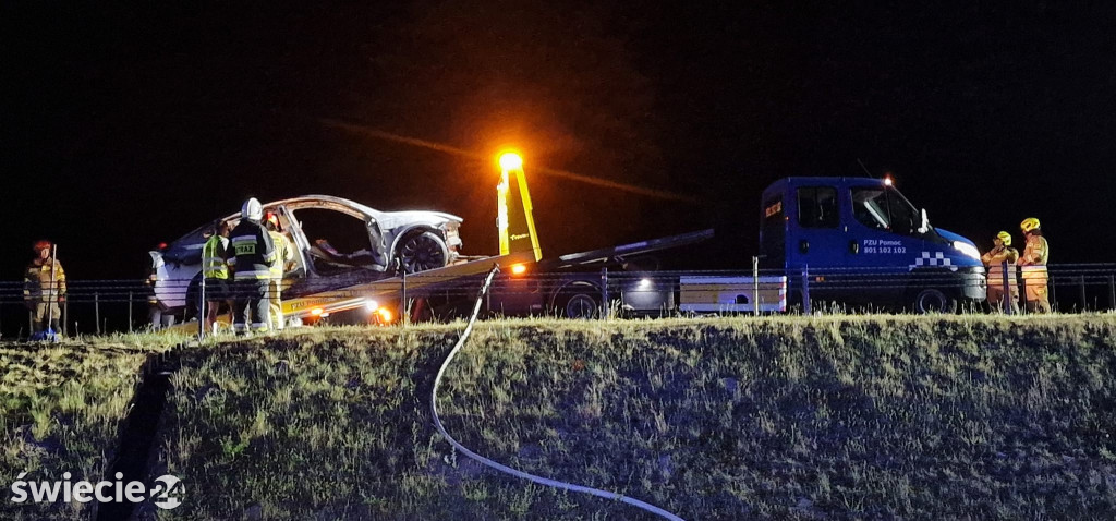 Tesla spłonęła na autostradzie A1