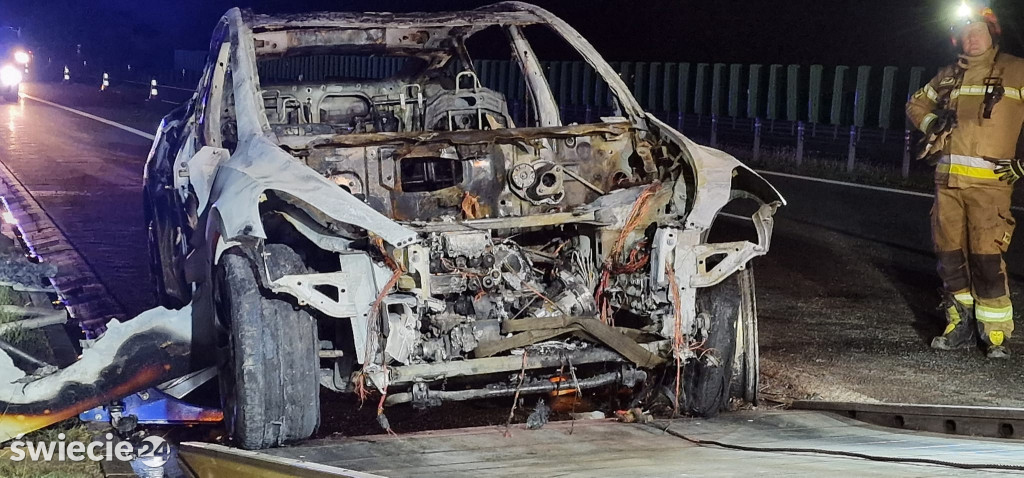 Tesla spłonęła na autostradzie A1
