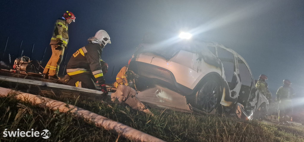 Tesla spłonęła na autostradzie A1