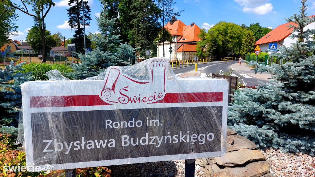 Na rondzie im. Budzyńskiego stanęły tablice
