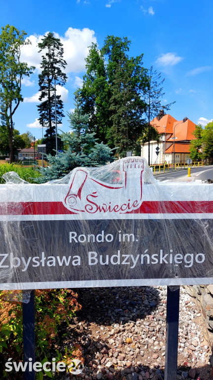 Na rondzie im. Budzyńskiego stanęły tablice