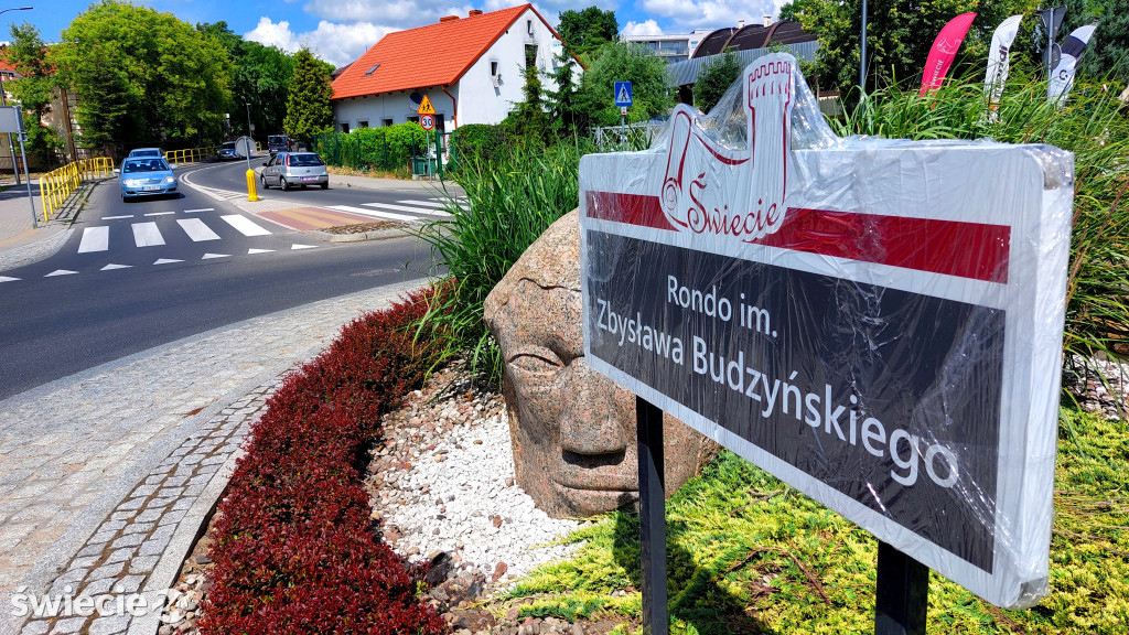 Na rondzie im. Budzyńskiego stanęły tablice