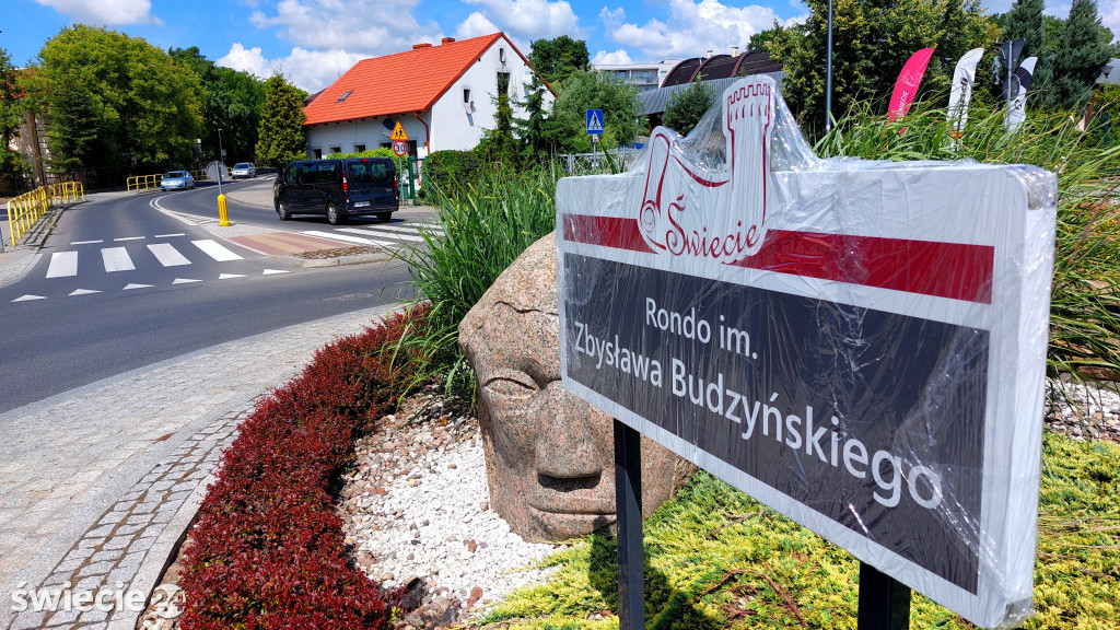 Na rondzie im. Budzyńskiego stanęły tablice