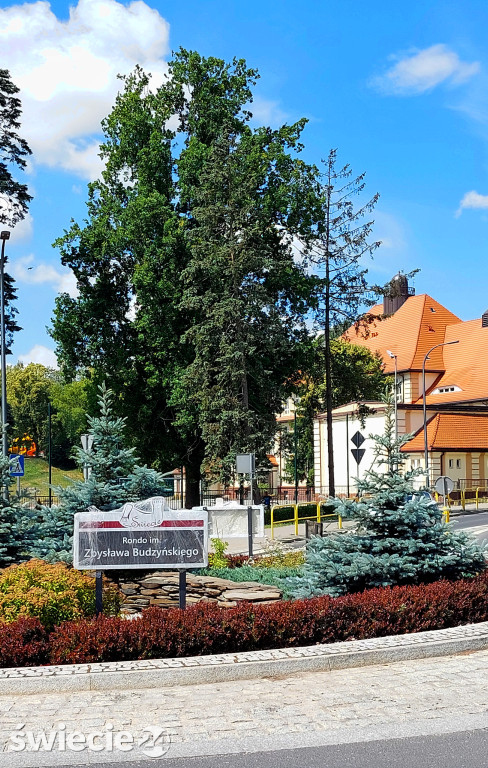 Na rondzie im. Budzyńskiego stanęły tablice