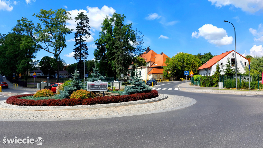 Na rondzie im. Budzyńskiego stanęły tablice