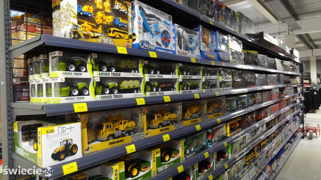 Market Super City na dzień przed otwarciem